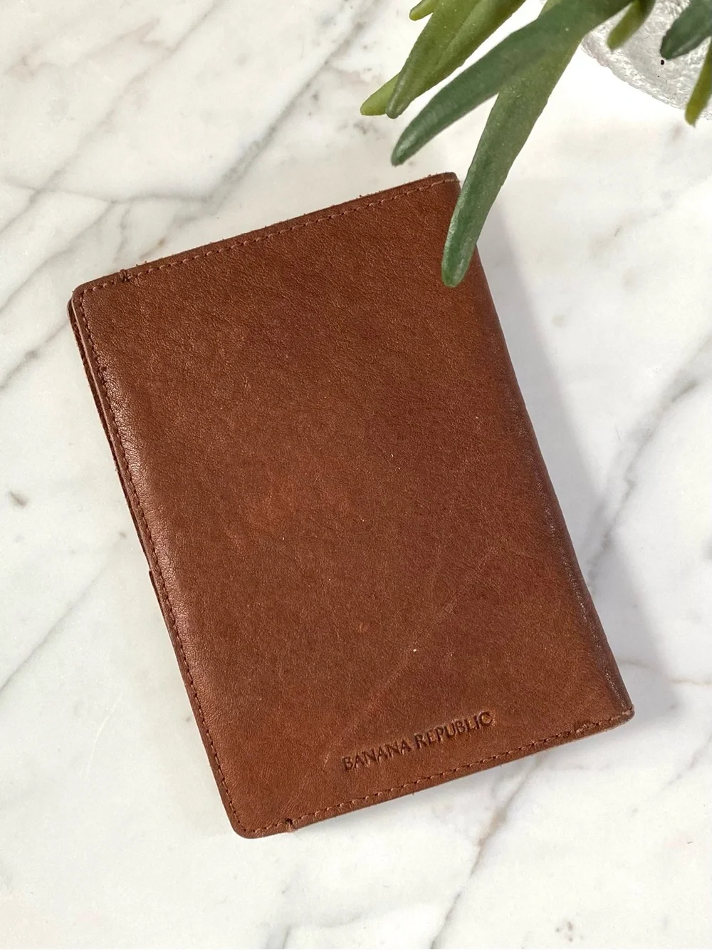 BANANA REPUBLIC- Heritage Embossed Brown Leather Passport Cover Wallet